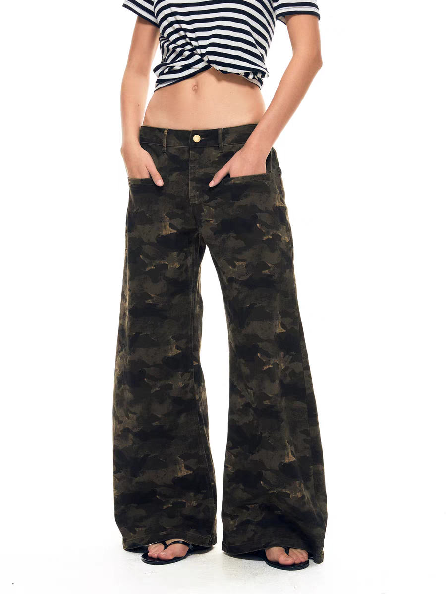 Weite Hose mit verwaschenem Camouflage-Muster