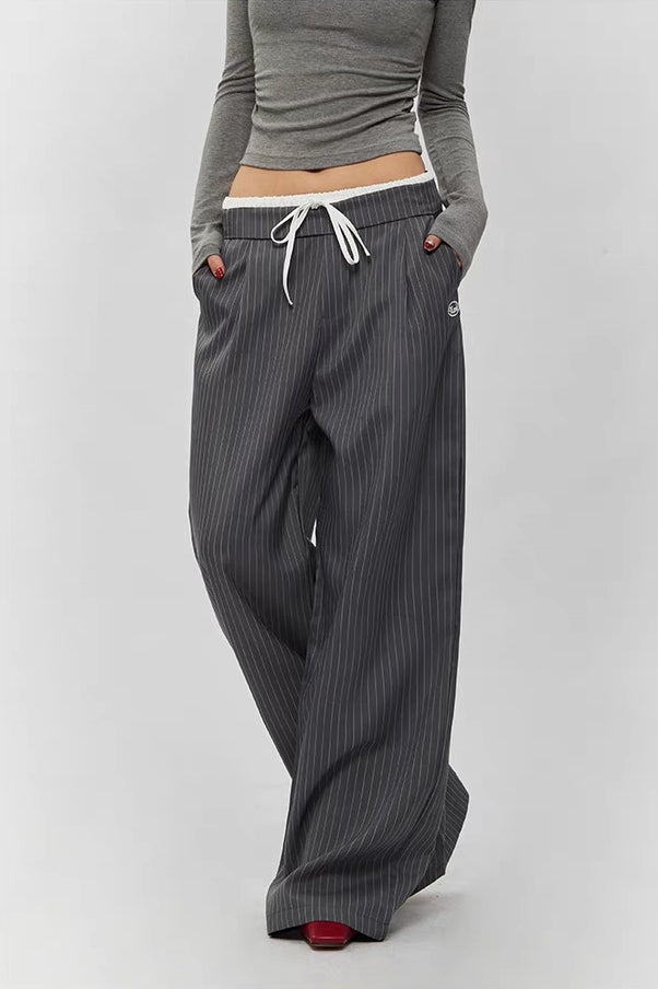 Weite Freizeithose mit Nadelstreifen und Kordelzug