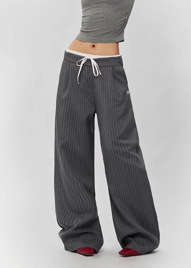 Weite Freizeithose mit Nadelstreifen und Kordelzug