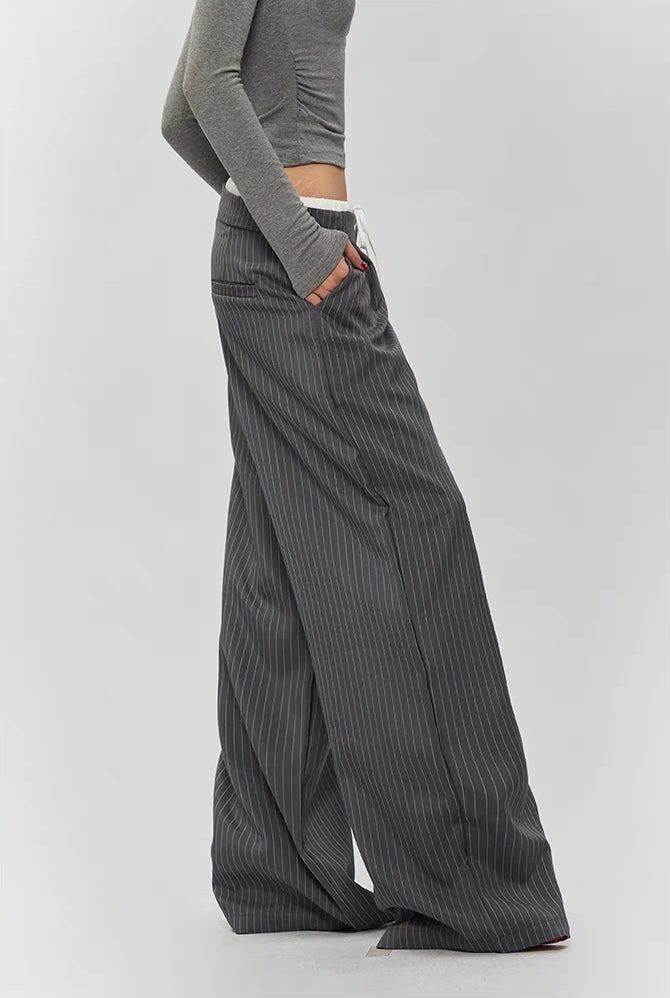Weite Freizeithose mit Nadelstreifen und Kordelzug