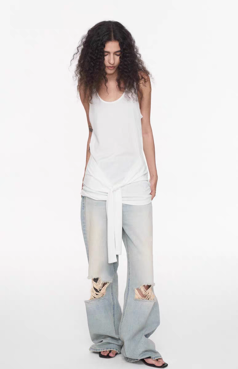 Camiseta sin mangas minimalista con lazo frontal para mujer
