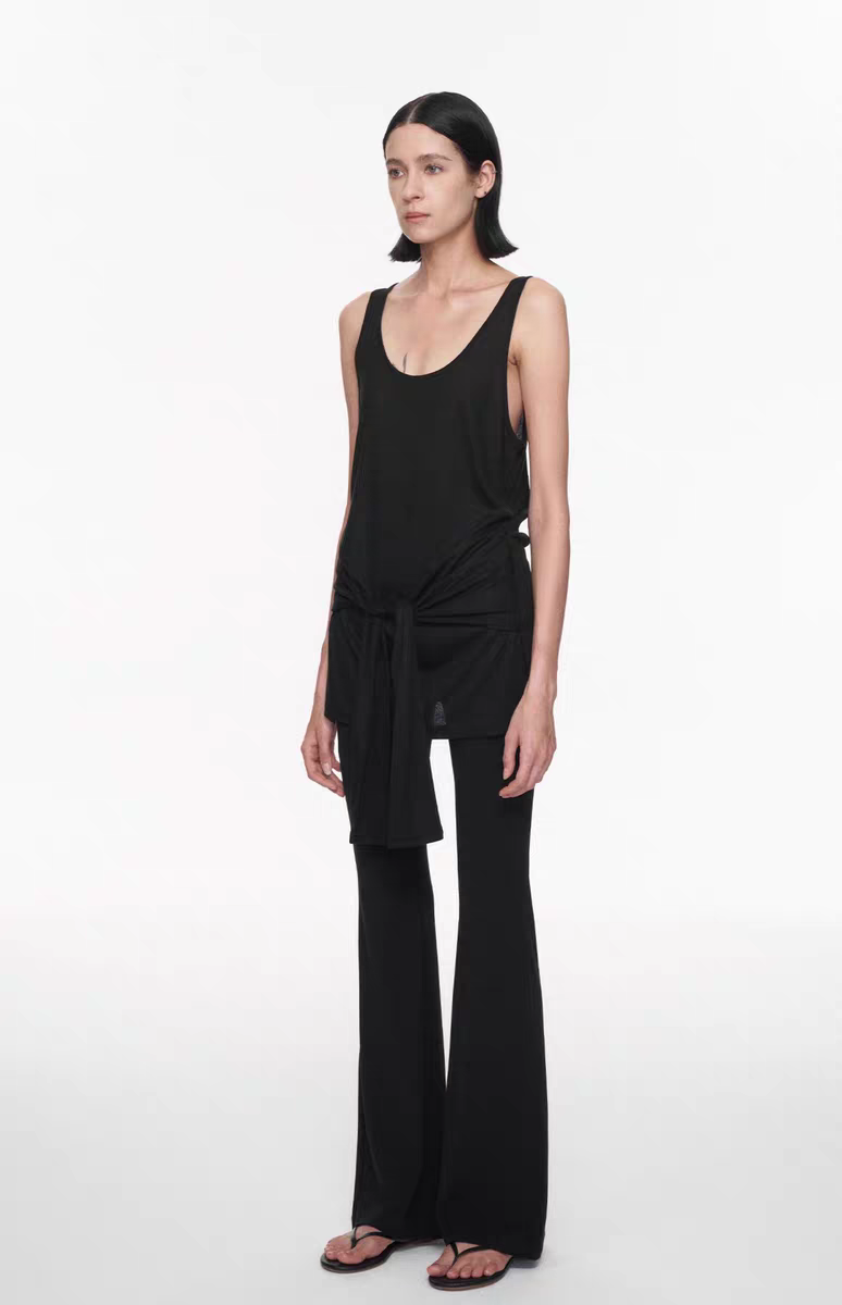 Camiseta sin mangas minimalista con lazo frontal para mujer