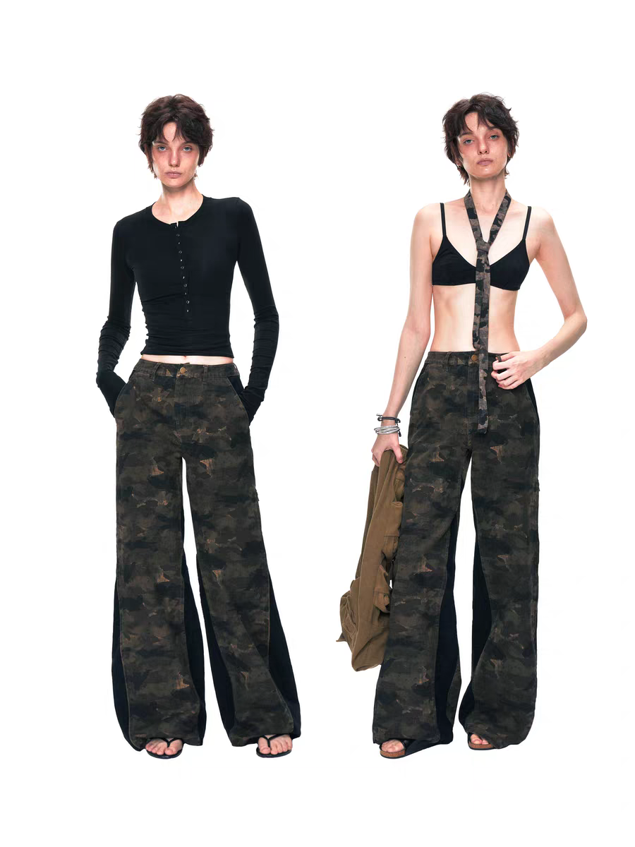 Camouflage-Hose mit weitem Bein und geteiltem Saum