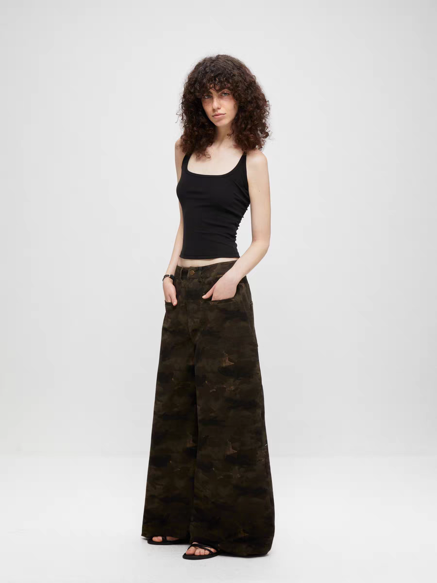 Weite Hose mit verwaschenem Camouflage-Muster