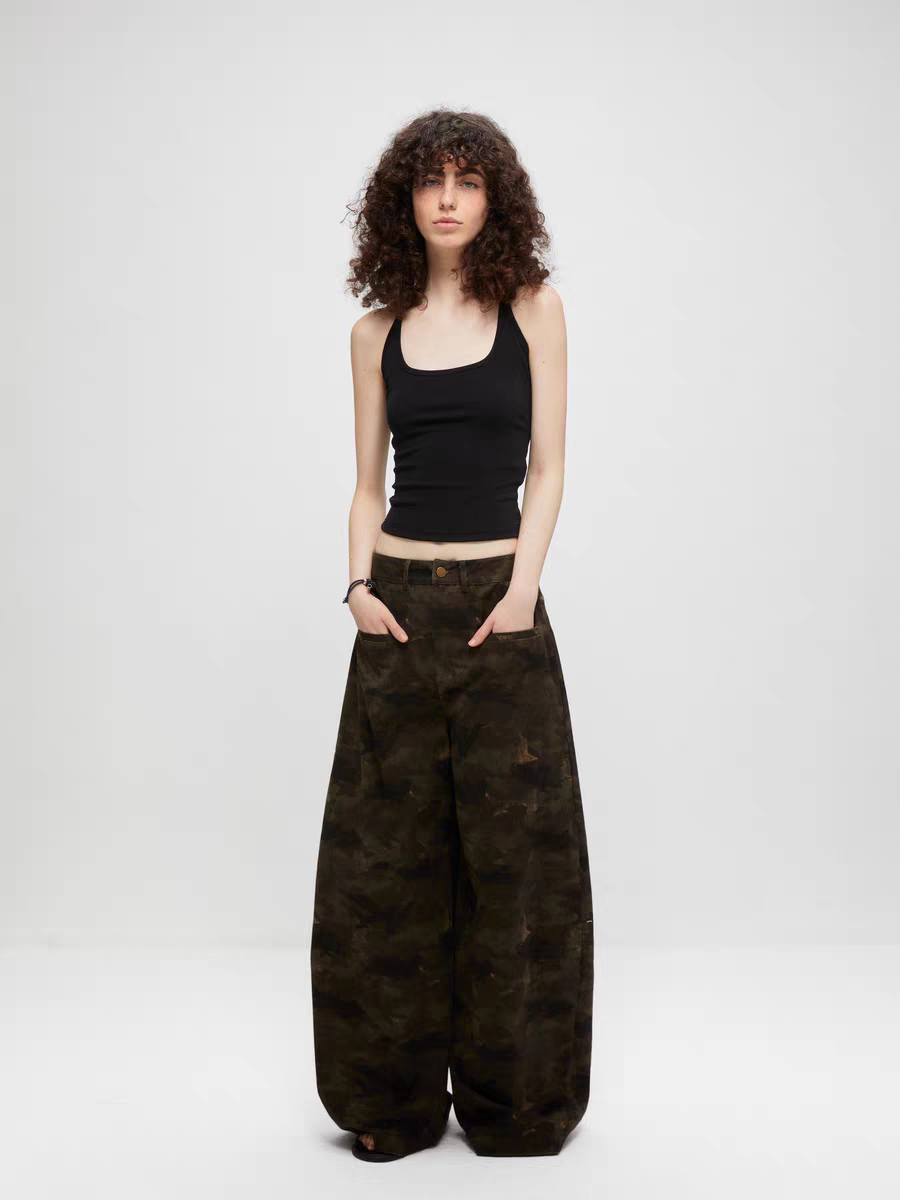 Weite Hose mit verwaschenem Camouflage-Muster
