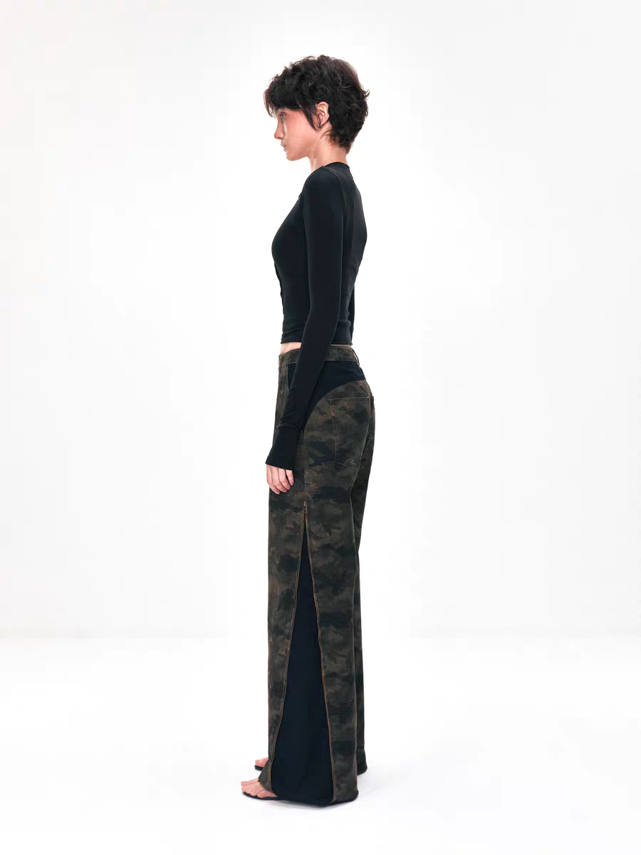 Camouflage-Hose mit weitem Bein und geteiltem Saum