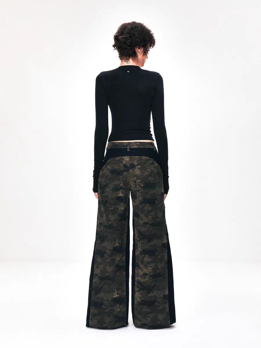 Camouflage-Hose mit weitem Bein und geteiltem Saum