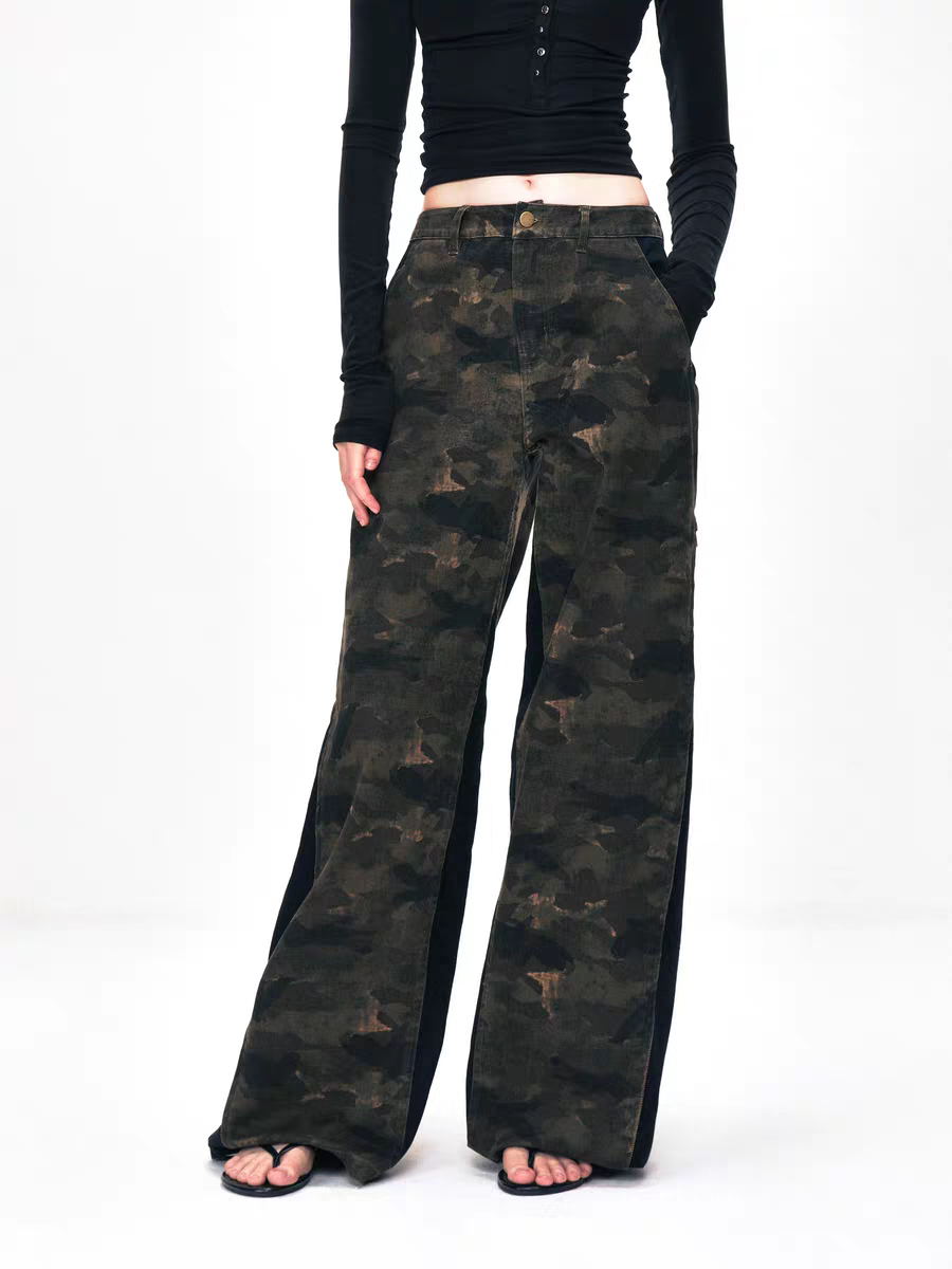 Camouflage-Hose mit weitem Bein und geteiltem Saum