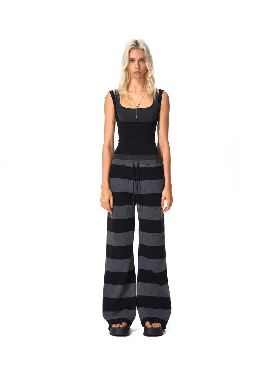 Strick-Loungehose mit auffälligen Streifen und Kordelzug