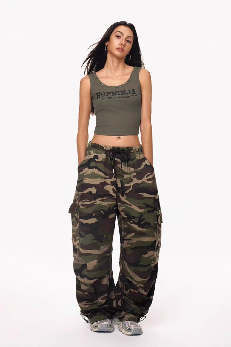 Übergroße Cargohose mit Kordelzug und Camouflage-Muster