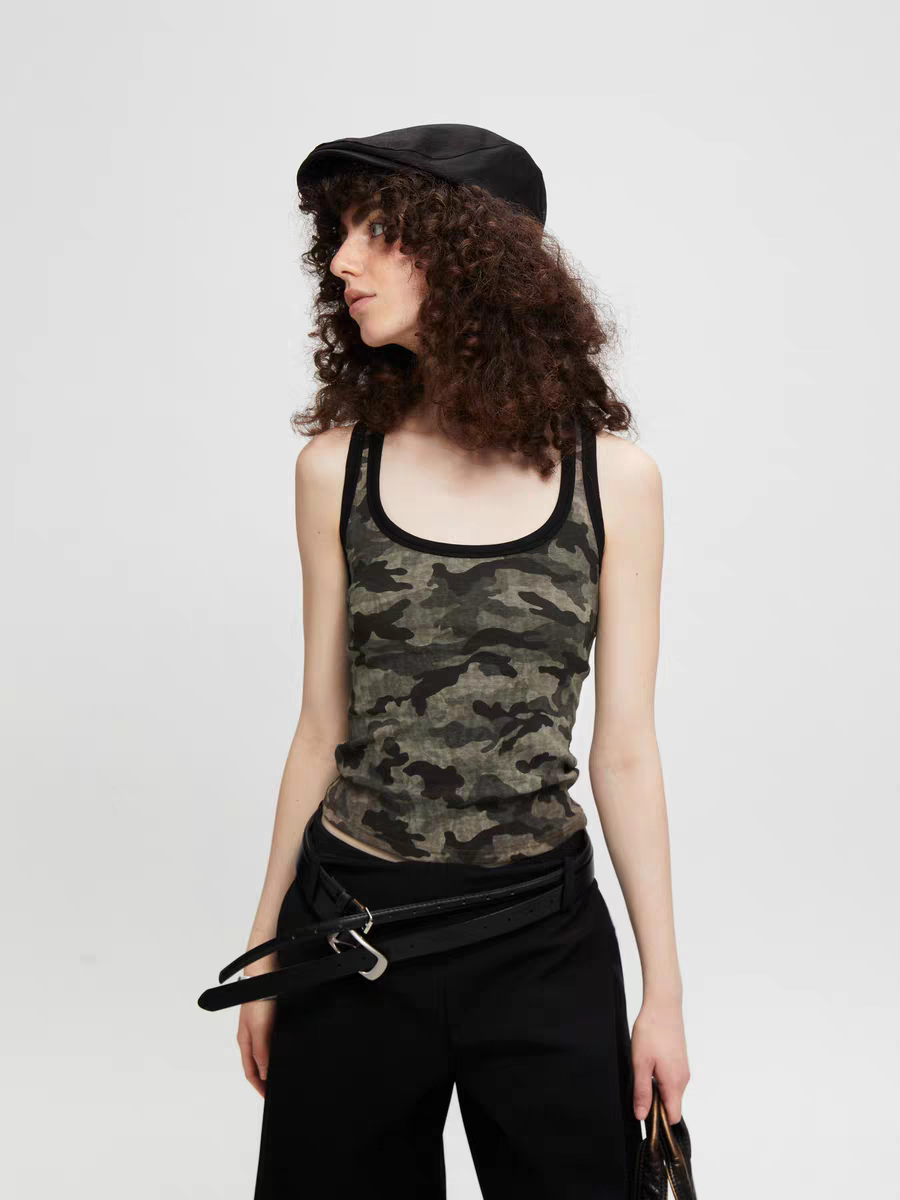 Camiseta sin mangas acanalada de camuflaje