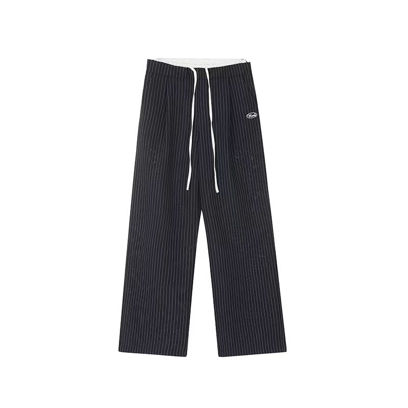Weite Freizeithose mit Nadelstreifen und Kordelzug