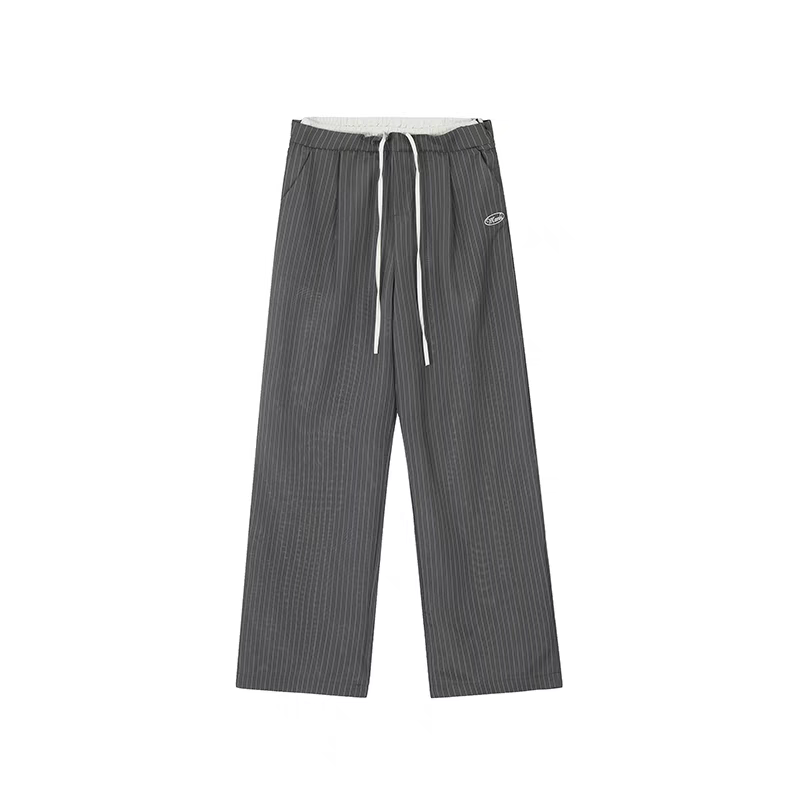 Weite Freizeithose mit Nadelstreifen und Kordelzug