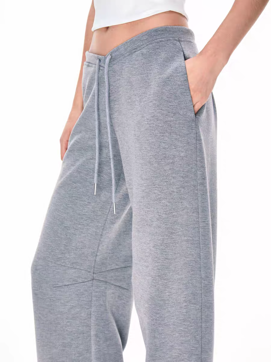 Jogginghose mit niedriger Taille und weitem Bein