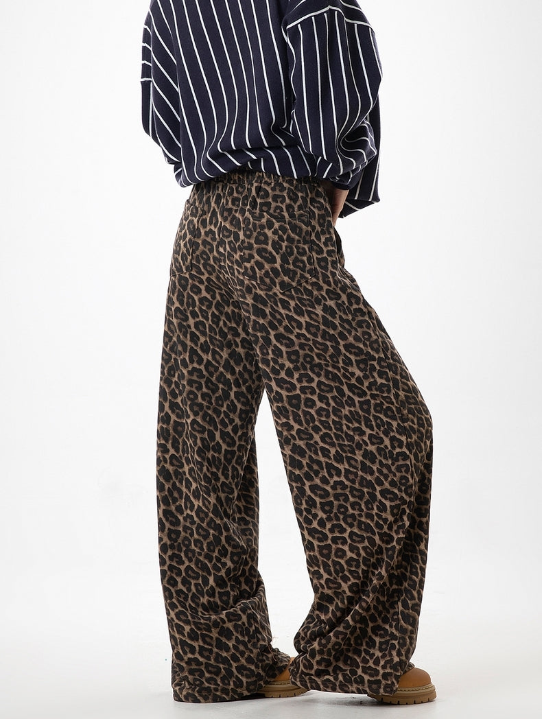 Weite Hose mit Kordelzug und Leopardenmuster