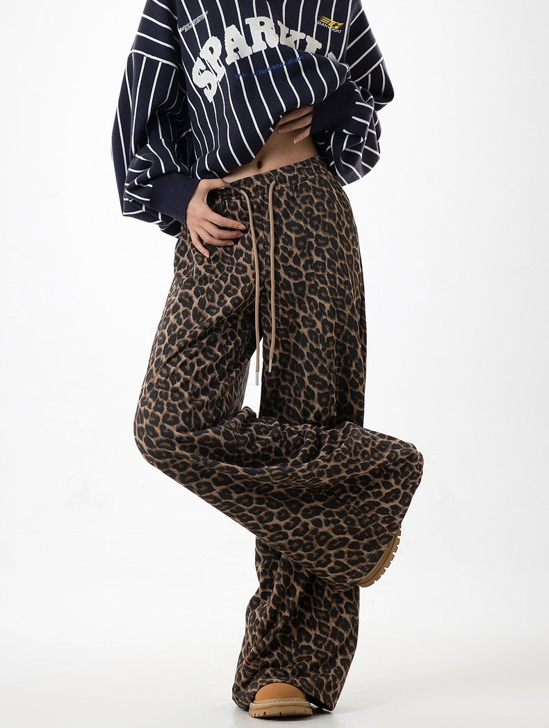 Weite Hose mit Kordelzug und Leopardenmuster