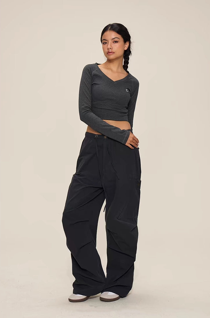 Pantalones utilitarios de pierna ancha con paneles en capas – Negro mate