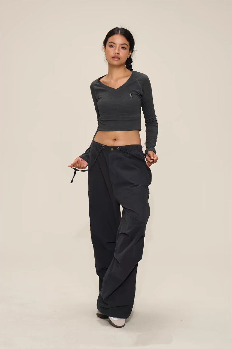 Pantalones utilitarios de pierna ancha con paneles en capas – Negro mate