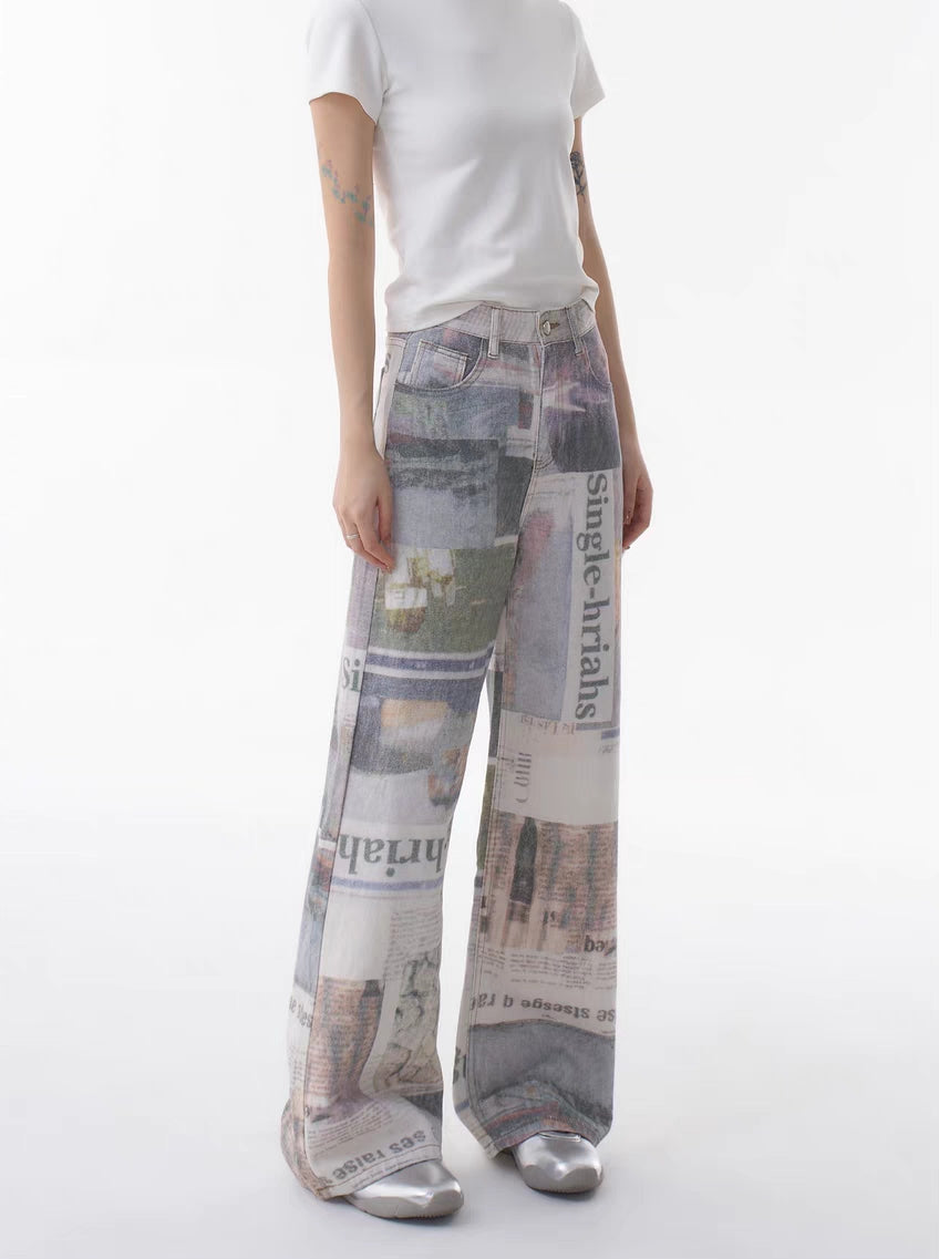 Jeans mit weitem Bein und Zeitungsdruck