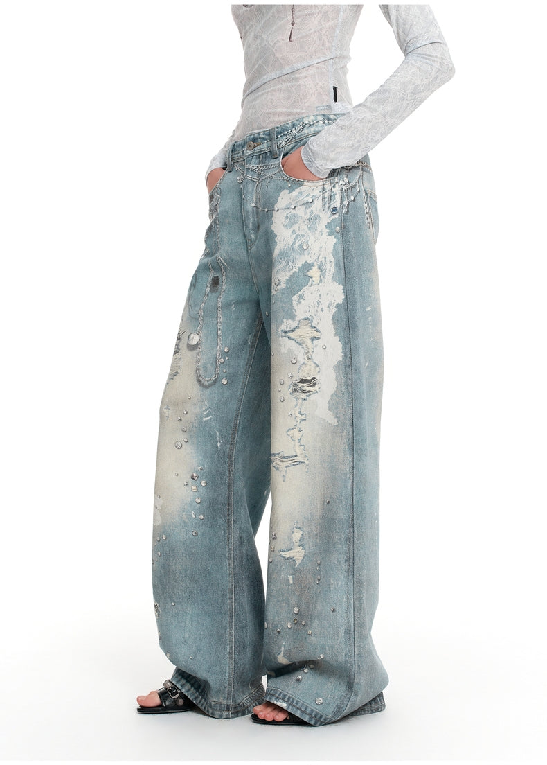 Verwaschene Jeans mit weitem Bein und Strass-Kettendetail