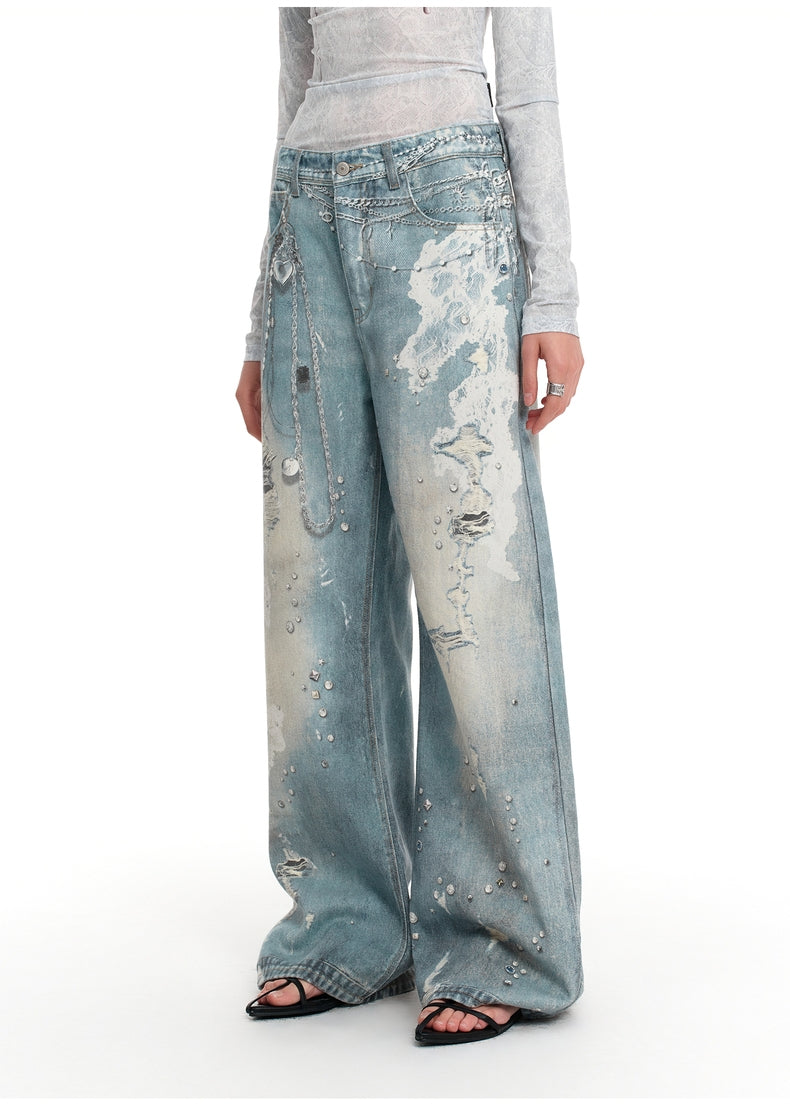 Verwaschene Jeans mit weitem Bein und Strass-Kettendetail