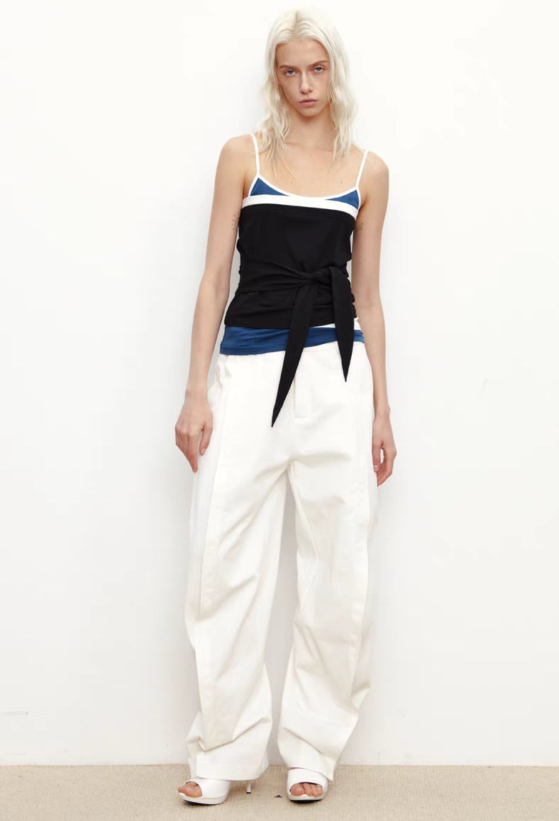 Cami-Top mit Farbblock-Krawattendetail – Y2K Slim Fit Ästhetik