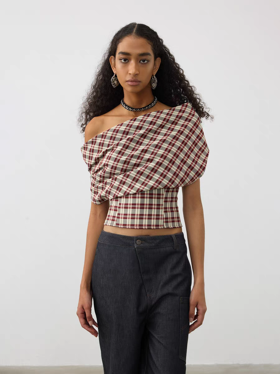 Top halter convertible a cuadros: dos maneras de llevarlo