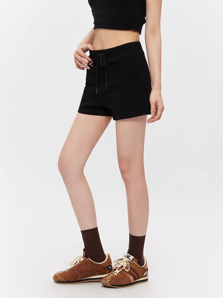 Pantalones cortos minimalistas con cordón
