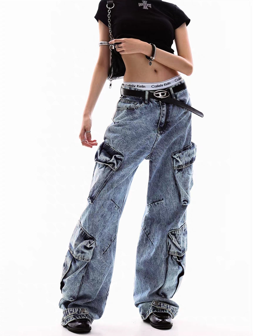 Dekonstruierte Cargojeans mit mehreren Taschen