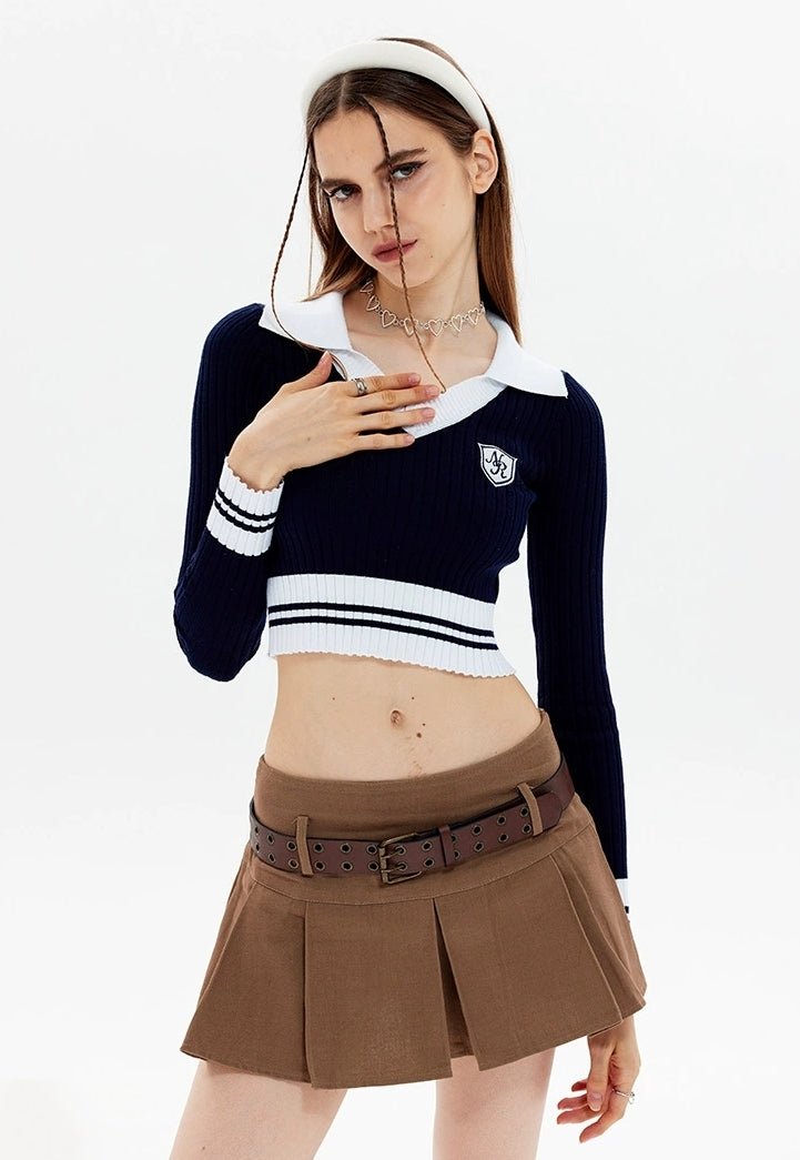 Contrast Collar Ribbed Knit Crop Top with Badge Detail
