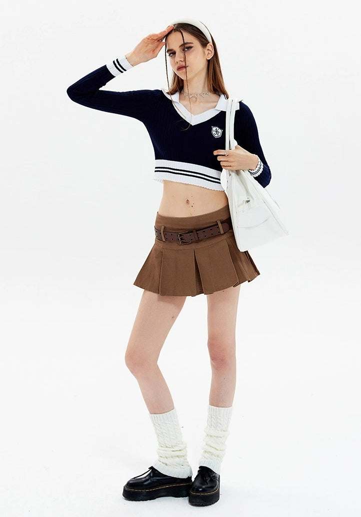 Contrast Collar Ribbed Knit Crop Top with Badge Detail