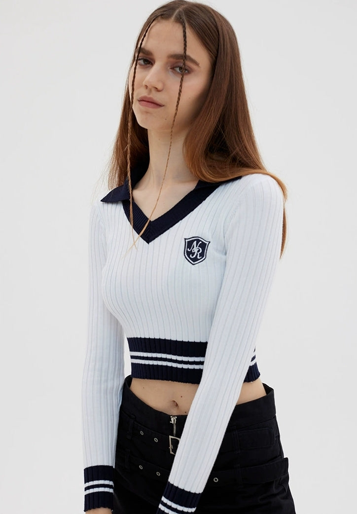 Contrast Collar Ribbed Knit Crop Top with Badge Detail