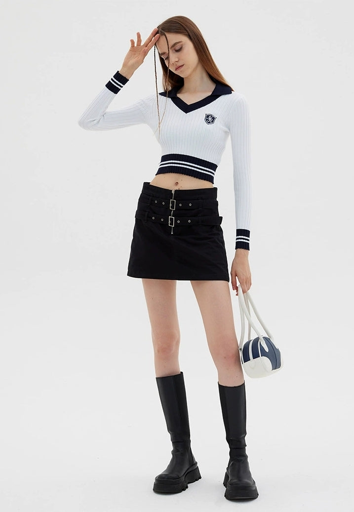 Contrast Collar Ribbed Knit Crop Top with Badge Detail