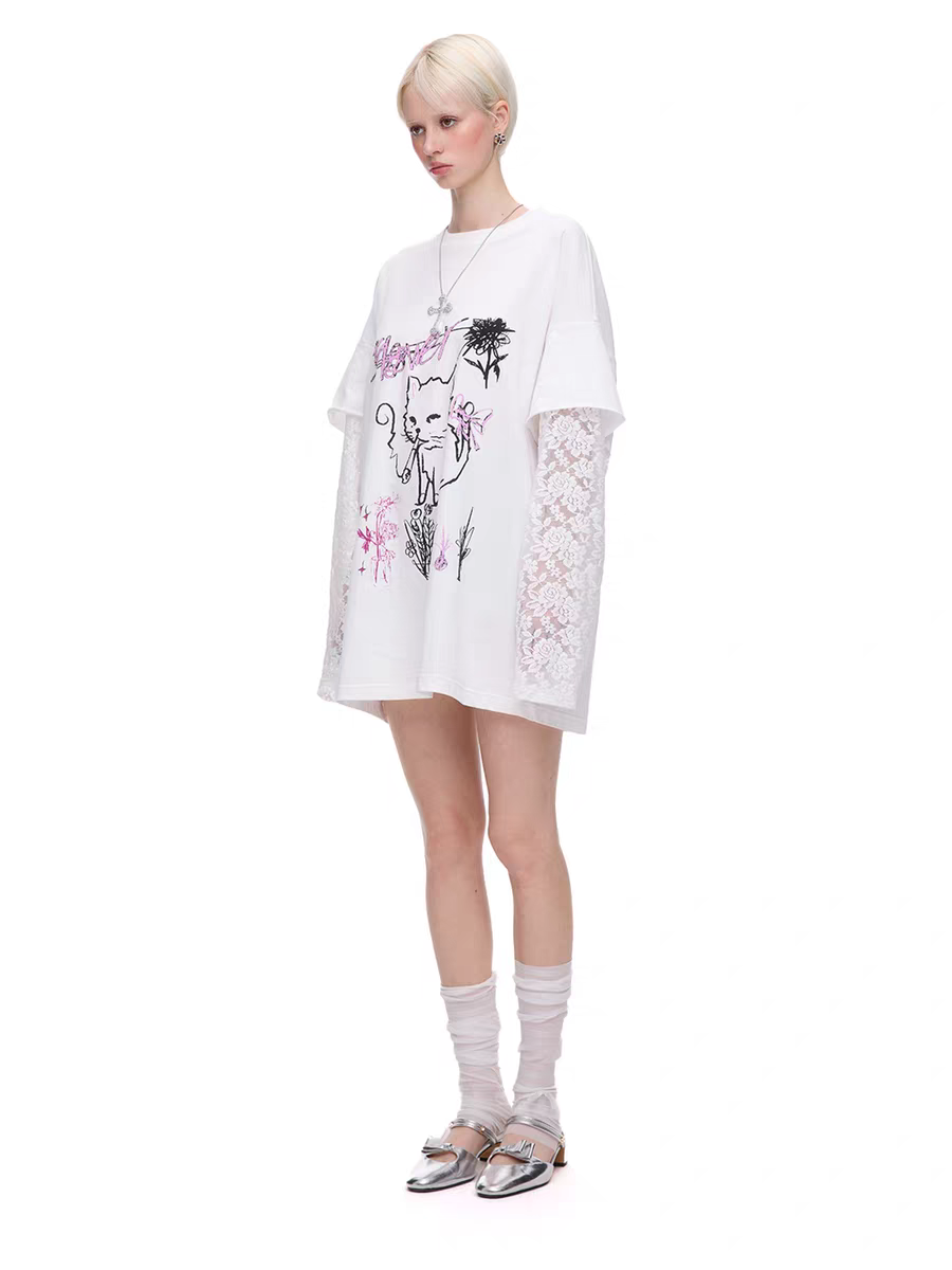 Cartoon Cat Graphic Tee with Lace Sleeves