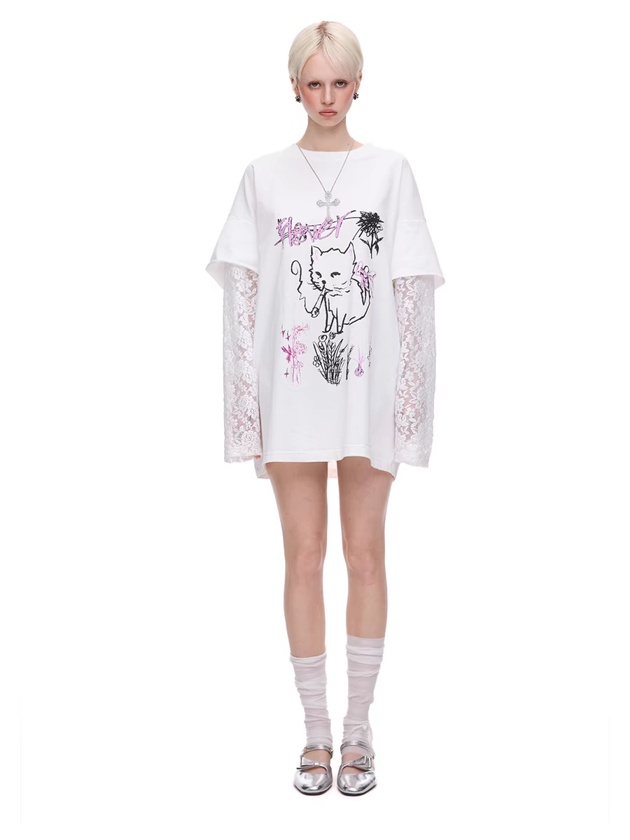 Cartoon Cat Graphic Tee with Lace Sleeves