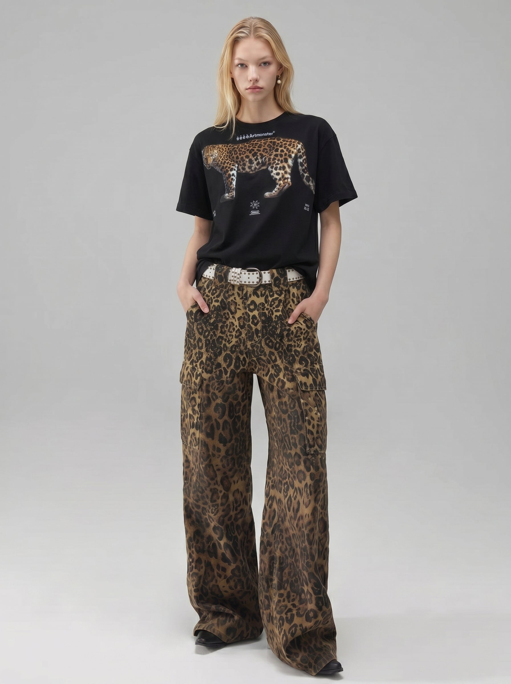 Black oversized T-shirt with a leopard graphic print, 